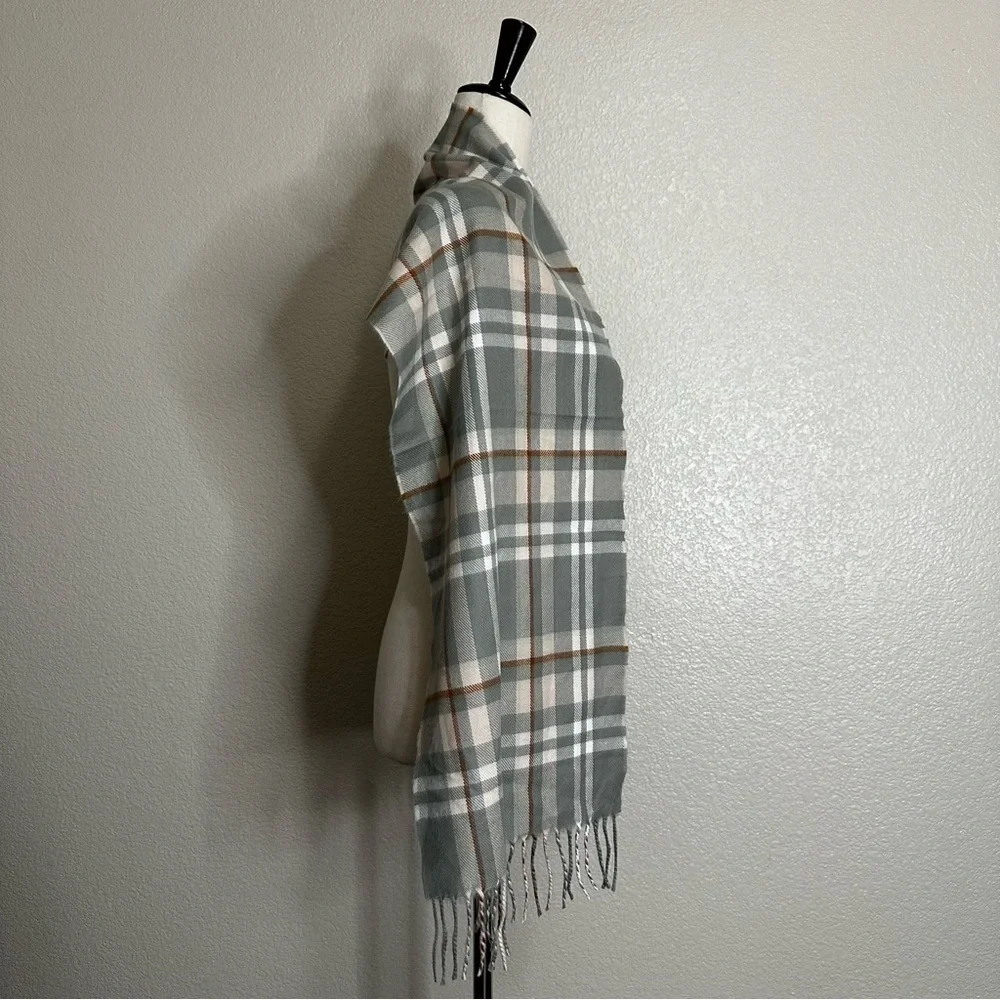NWOT 100% Cashmere Germany Gray Plaid Scarf